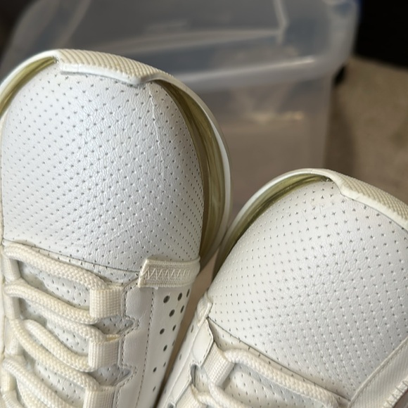 Authentic Givenchy sneakers lightly worn - Picture 8 of 10